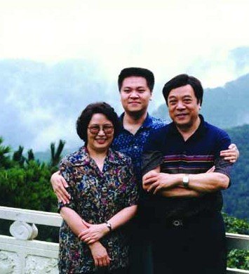 赵忠祥曝光自己身世:是遗腹子 母亲把自己养大